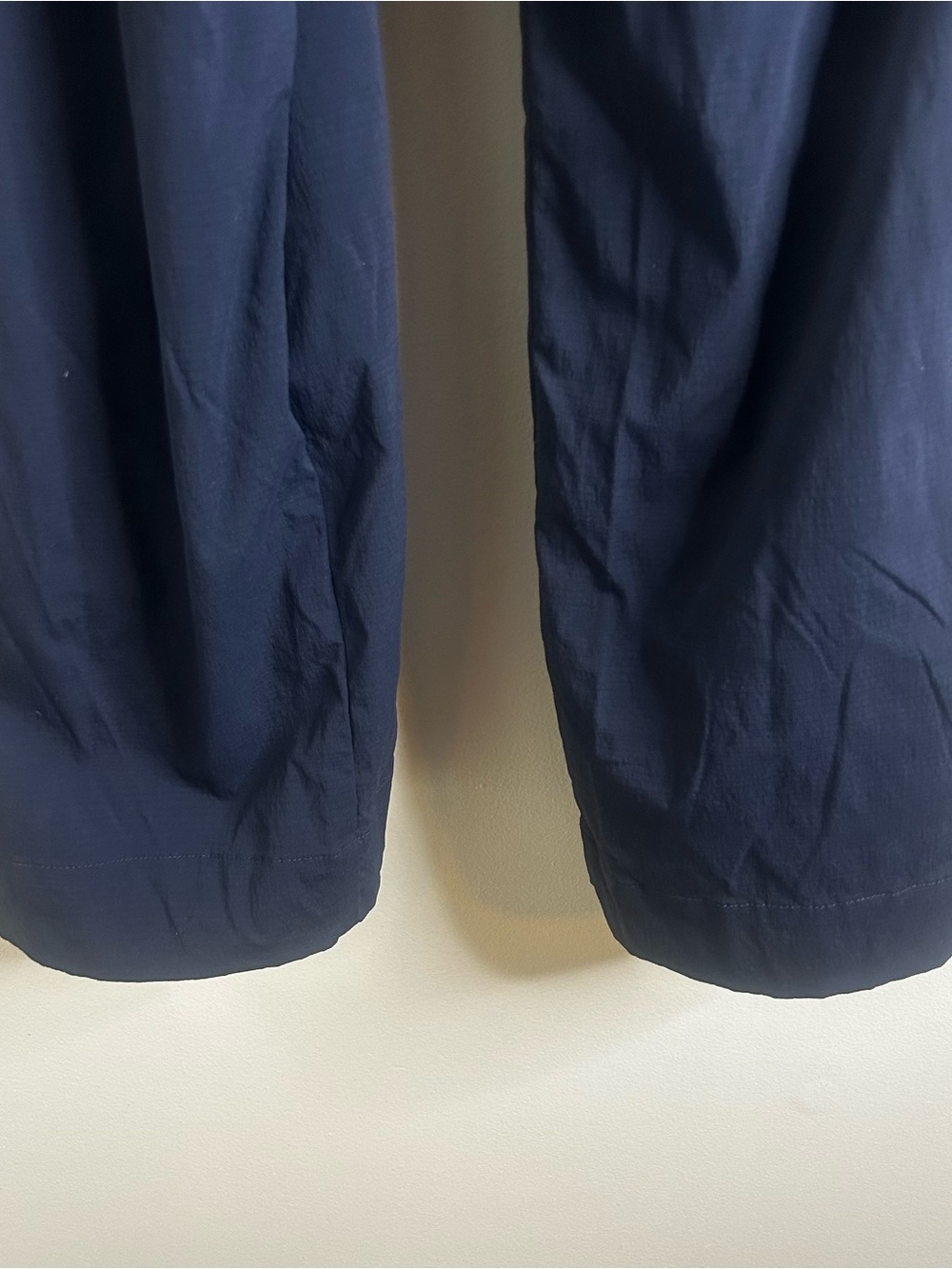 Athleta Trekkie High Rise Parachute Pants Womens Size 6 Navy Blue Hiking Travel - Picture 8 of 9
